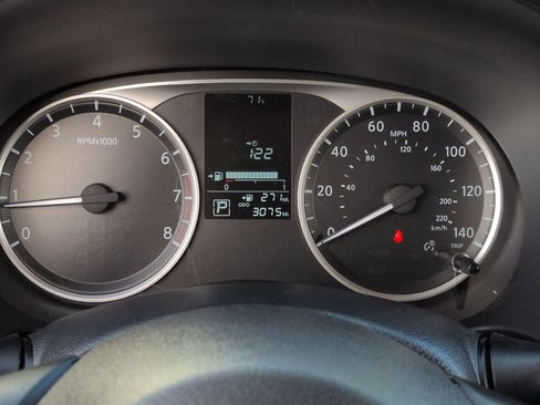 Certified 2025 Nissan Kicks Play S image 19