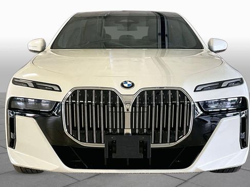 Used 2025 BMW 740i xDrive AWD/4WD image 3