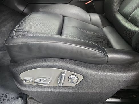 Certified 2023 Porsche Macan AWD/4WD image 23