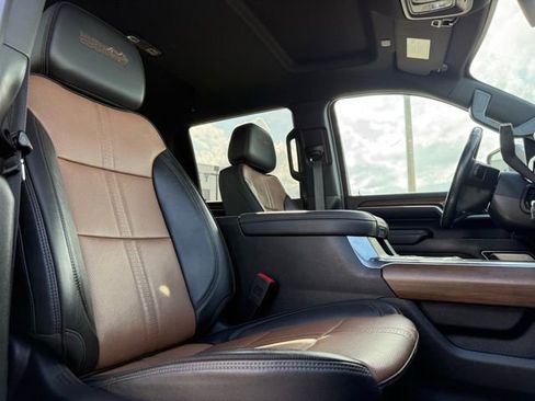 Used 2024 Chevrolet Silverado 3500 High Country image 19