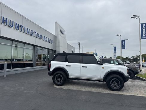 Used 2021 Ford Bronco Badlands AWD/4WD image 3