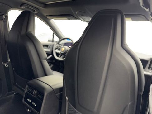 Used 2024 Porsche Cayenne Coupe image 42
