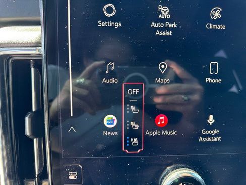 Used 2025 GMC Yukon XL Denali RWD image 26