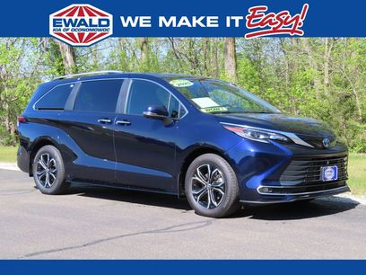 Used 2025 Toyota Sienna Platinum