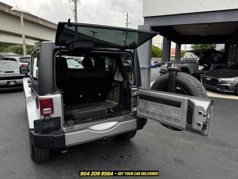 Used 2018 Jeep Wrangler Unlimited Sahara AWD/4WD image 26