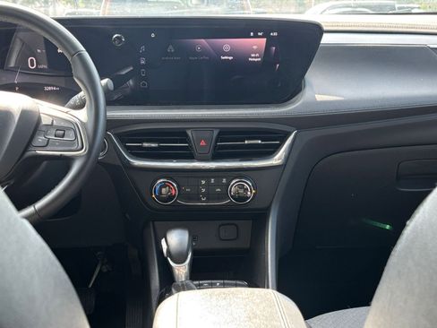 Used 2025 Buick Encore GX Preferred FWD image 17