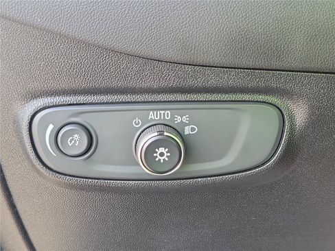 Used 2018 Chevrolet Equinox LS FWD image 23