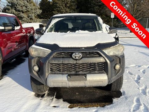 Used 2015 Toyota 4Runner Trail Premium image 2