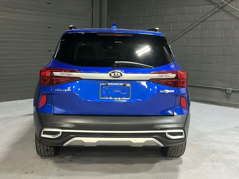 Used 2021 Kia Seltos SX w/ SX Sunroof Package AWD/4WD image 5