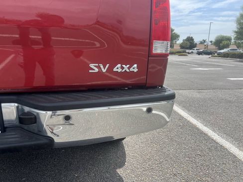Used 2013 Nissan Titan SV w/ SV Value Truck Pkg AWD/4WD image 17