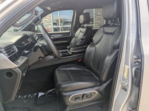 Used 2022 Jeep Wagoneer Series II AWD/4WD image 11
