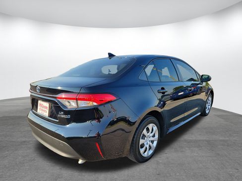 Used 2023 Toyota Corolla LE image 5