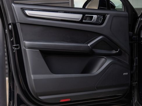 Certified 2023 Porsche Cayenne Platinum Edition AWD/4WD image 21