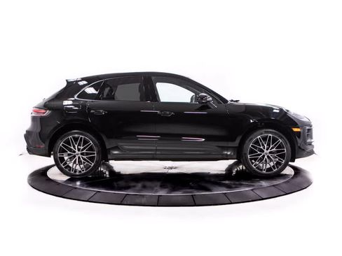 Certified 2026 Porsche Macan AWD/4WD image 8