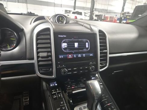 Used 2017 Porsche Cayenne S Platinum image 14