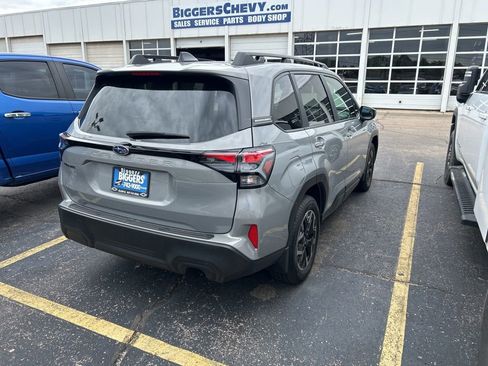 Used 2025 Subaru Forester Premium AWD/4WD image 3