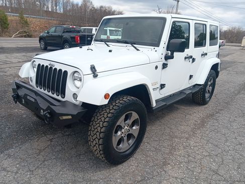Used 2015 Jeep Wrangler Unlimited Sahara w/ Connectivity Group AWD/4WD image 1