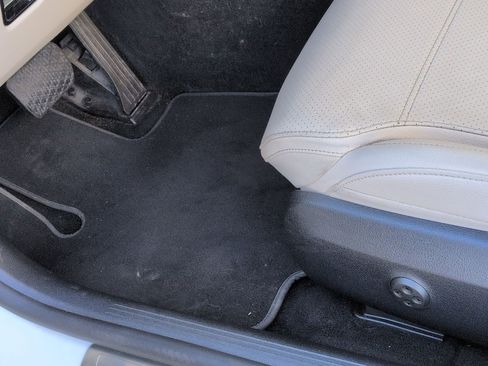 Used 2025 Mercedes-Benz C 300 Sedan image 17