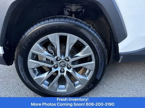 Used 2020 Toyota RAV4 XLE Premium image 5
