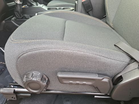 Used 2025 Jeep Wrangler Sport AWD/4WD image 25