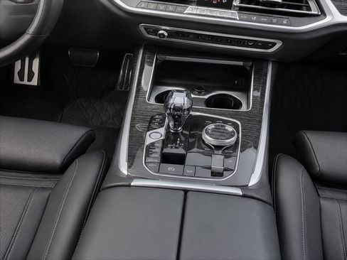 Used 2022 BMW X7 M50i AWD/4WD image 14