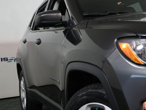 Used 2021 Jeep Compass Latitude FWD image 3
