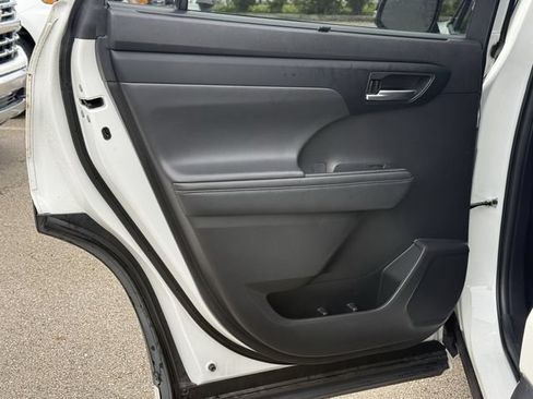 Used 2022 Toyota Highlander XSE FWD image 35
