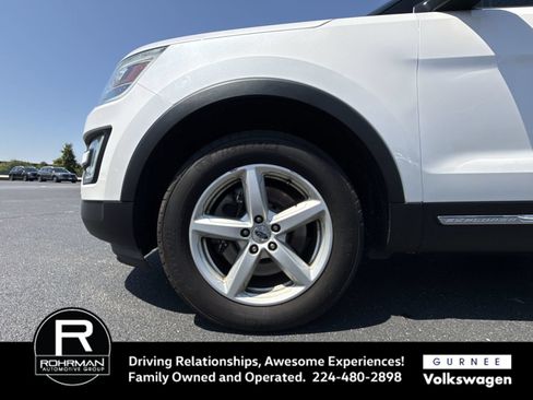 Used 2016 Ford Explorer XLT w/ Equipment Group 202A AWD/4WD image 12