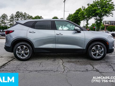 Used 2025 Chevrolet Blazer LT FWD image 11