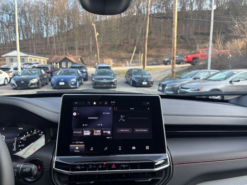 Used 2025 Jeep Compass Trailhawk image 22