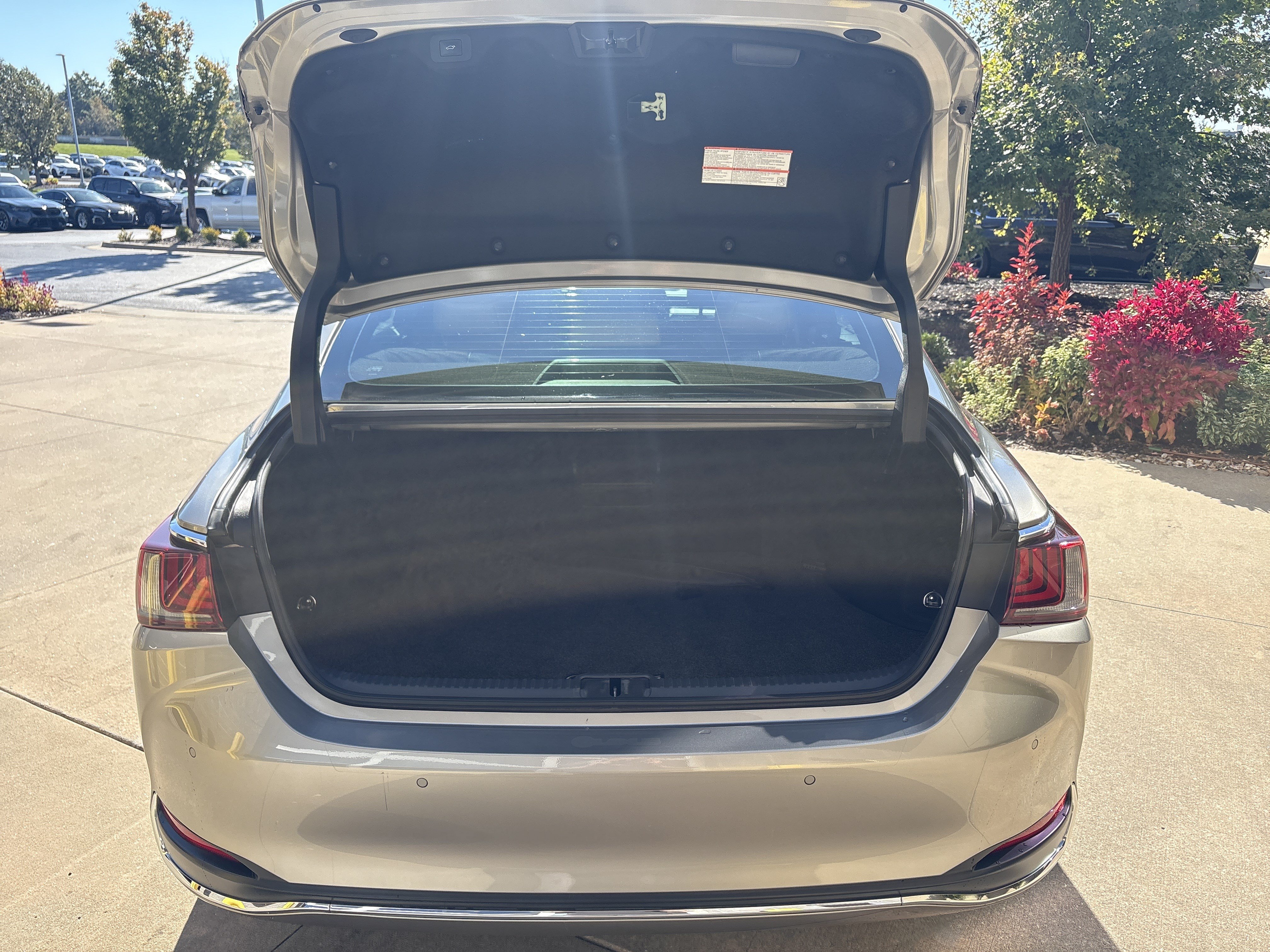 Used 2021 Lexus ES 300h w/ Accessory Package 2 FWD image 32
