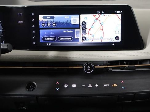 Used 2023 Nissan Ariya FWD image 29