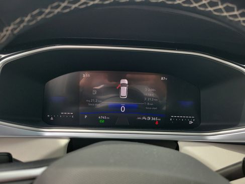 Certified 2025 Volkswagen Taos SE FWD image 35