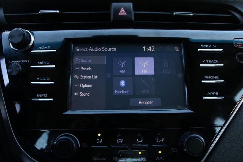Used 2018 Toyota Camry LE FWD image 10