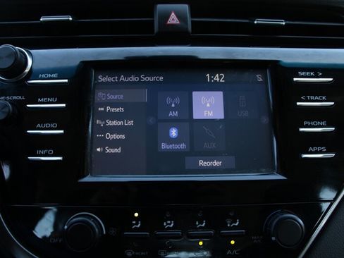 Used 2018 Toyota Camry LE FWD image 10