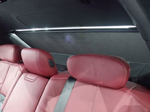 Used 2025 BMW 740i xDrive image 33