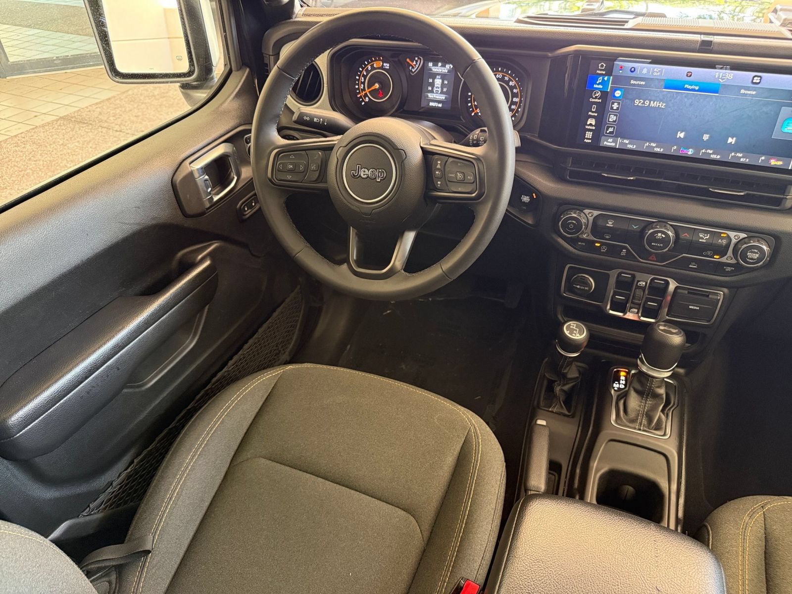 Used 2025 Jeep Wrangler Unlimited Sport AWD/4WD image 32