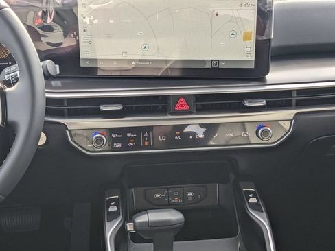 Used 2025 Kia Sorento EX w/ Panoramic Sunroof Package FWD image 16