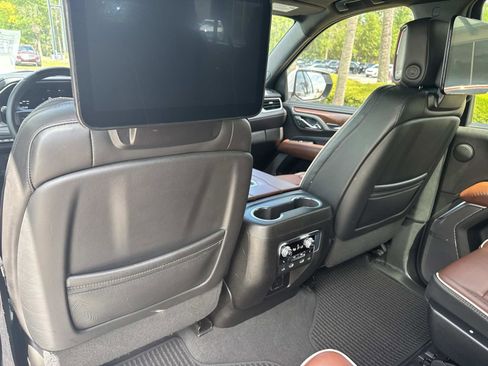 Used 2023 GMC Yukon XL Denali Ultimate AWD/4WD image 13