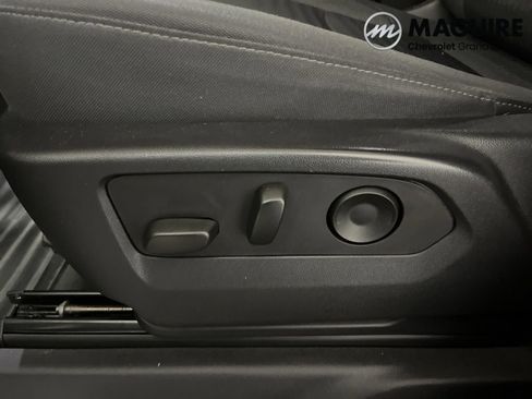 Used 2022 Chevrolet Silverado 1500 LT AWD/4WD image 2