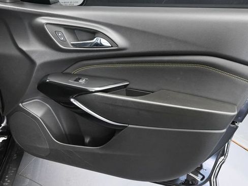 Used 2026 Chevrolet Trax LT w/ LT Convenience Package FWD image 32