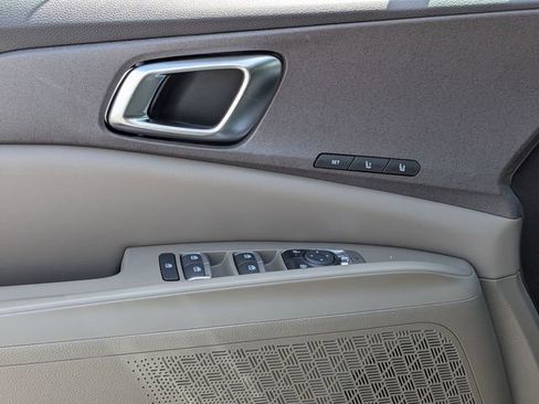 New 2026 Kia Carnival EX FWD image 11