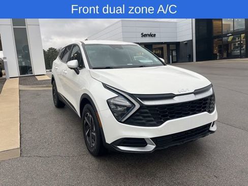 Used 2023 Kia Sportage LX image 3