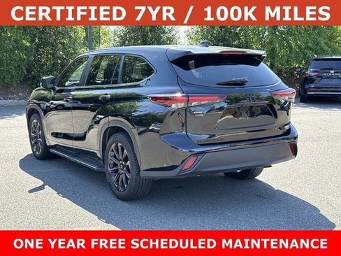 Used 2024 Toyota Highlander LE FWD image 4