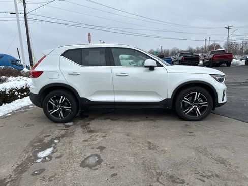 Certified 2025 Volvo XC40 B5 Core image 4