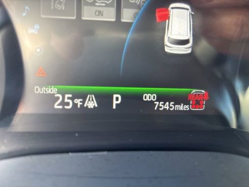 Used 2025 Toyota Sienna XLE w/ XLE Plus Package image 7