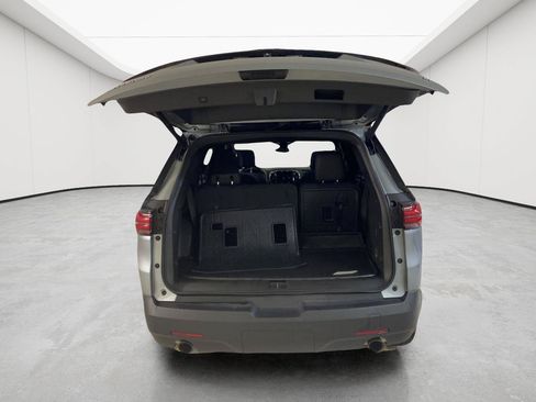 Used 2023 Chevrolet Traverse LT FWD image 7