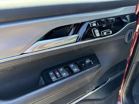 Used 2023 Jeep Grand Wagoneer Series III image 29