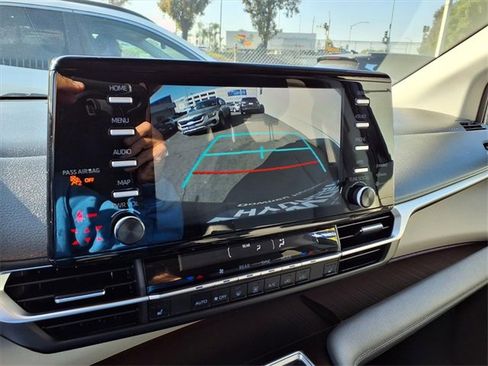 Used 2024 Toyota Sienna XLE image 19