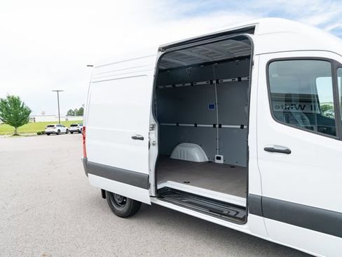 Used 2025 Mercedes-Benz Sprinter 2500 image 15